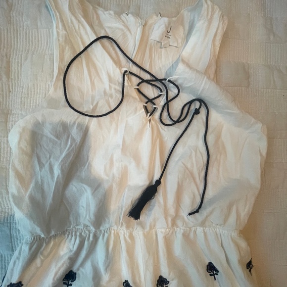 J By J.O.A. Embroidered Navy/White Romper LARGE - Picture 3 of 8